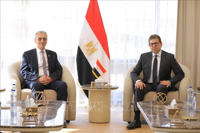 Chủ tịch Ủy ban quốc gia Palestine về điều hành Dải Gaza Ali Shaath và Giám đốc Cơ quan tình báo quốc gia Ai Cập Hassan Rashad. Ảnh: TTXVN phát