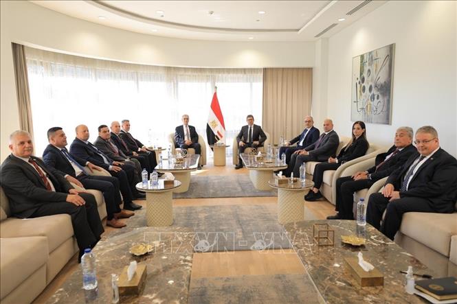 Giám đốc Cơ quan tình báo quốc gia  Ai Cập có cuộc gặp với Ủy ban quốc gia Palestine về điều hành Dải Gaza. Ảnh: TTXVN phát