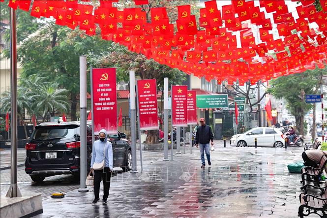 Streets, residential areas and public spaces are decorated to celebrate the Congress. VNA Photo