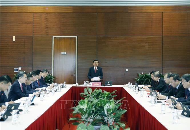 Đồng chí Trần Cẩm Tú, Ủy viên Bộ Chính trị, Thường trực Ban Bí thư phát biểu thảo luận các văn kiện Đại hội tại Đoàn. Ảnh: TTXVN