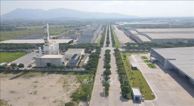 Khu công nghiệp chuyên sâu Phú Mỹ 3 rộng 1.046ha, có vị trí chiến lược khi cách Cảng nước sâu Cái Mép Thị Vải 2 km, kết hợp với cơ sở hạ tầng đồng bộ, hiện đại, đạt tiêu chuẩn quốc tế. Ảnh: Huỳnh Sơn - TTXVN