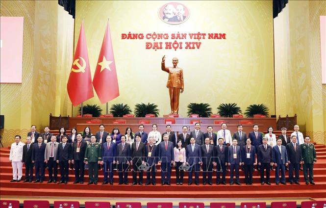 Lãnh đạo Đảng, Nhà nước chụp ảnh lưu niệm với Đoàn đại biểu Đảng bộ tỉnh Đồng Tháp dự Đại hội XIV của Đảng. Ảnh: TTXVN