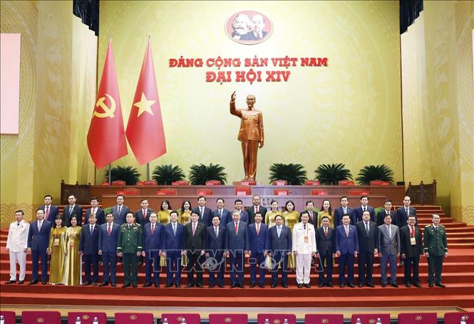 Lãnh đạo Đảng, Nhà nước chụp ảnh lưu niệm với Đoàn đại biểu Đảng bộ tỉnh Tây Ninh dự Đại hội XIV của Đảng. Ảnh: TTXVN