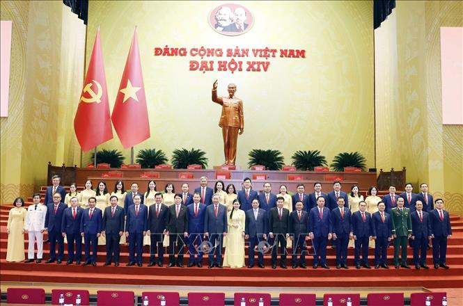 Lãnh đạo Đảng, Nhà nước chụp ảnh lưu niệm với Đoàn đại biểu Đảng bộ tỉnh Đồng Nai dự Đại hội XIV của Đảng. Ảnh: TTXVN