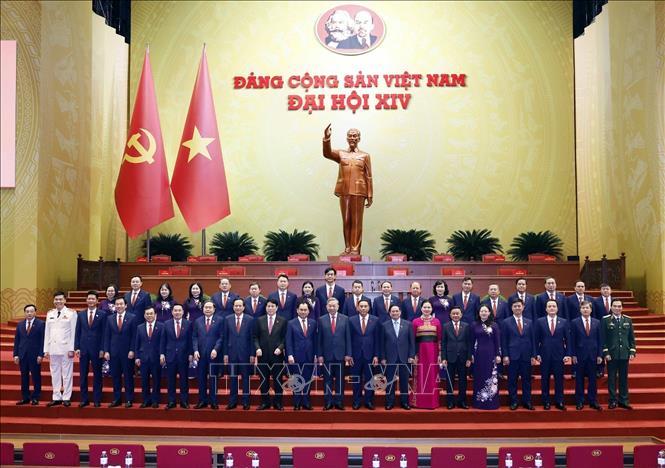 Lãnh đạo Đảng, Nhà nước chụp ảnh lưu niệm với Đoàn đại biểu Đảng bộ tỉnh Lào Cai dự Đại hội XIV của Đảng. Ảnh: TTXVN