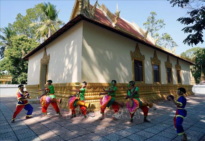 Chhay-dam drum dance at Khmer pagodas is recognised as national intangible cultural heritage. VNA Photo: Khánh Hoà 