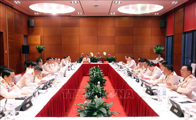 Đoàn đại biểu Đảng bộ Công an Trung ương thảo luận các văn kiện Đại hội tại Đoàn. Ảnh: TTXVN