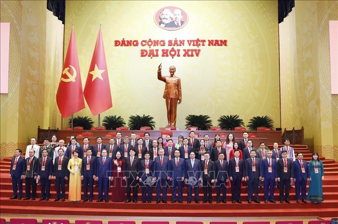 Lãnh đạo Đảng, Nhà nước chụp ảnh lưu niệm với Đoàn đại biểu Đảng bộ tỉnh Lâm Đồng dự Đại hội XIV của Đảng. Ảnh: TTXVN