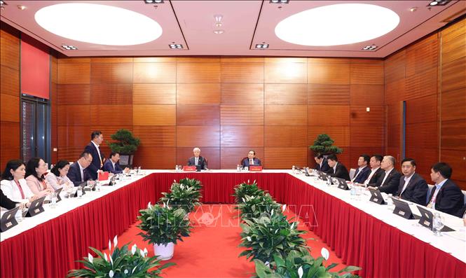 Đoàn đại biểu Đảng bộ Quốc hội thảo luận tại Đoàn. Ảnh: TTXVN