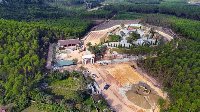 Khuôn viên khu mộ cố Tổng Bí thư Hà Huy Tập đang được chỉnh trang, nâng cấp. Ảnh: Hữu Quyết - TTXVN