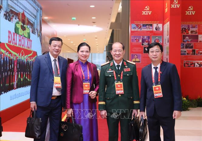 Các đại biểu đến dự phiên thảo luận tại hội trường về các văn kiện Đại hội, sáng 21/1. Ảnh: TTXVN