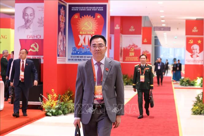 Các đại biểu đến dự phiên thảo luận tại hội trường về các văn kiện Đại hội, sáng 21/1. Ảnh: TTXVN