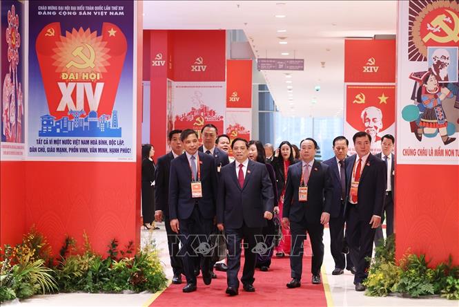 Thủ tướng Phạm Minh Chính đến dự phiên thảo luận tại hội trường về các văn kiện Đại hội, sáng 21/1. Ảnh: TTXVN