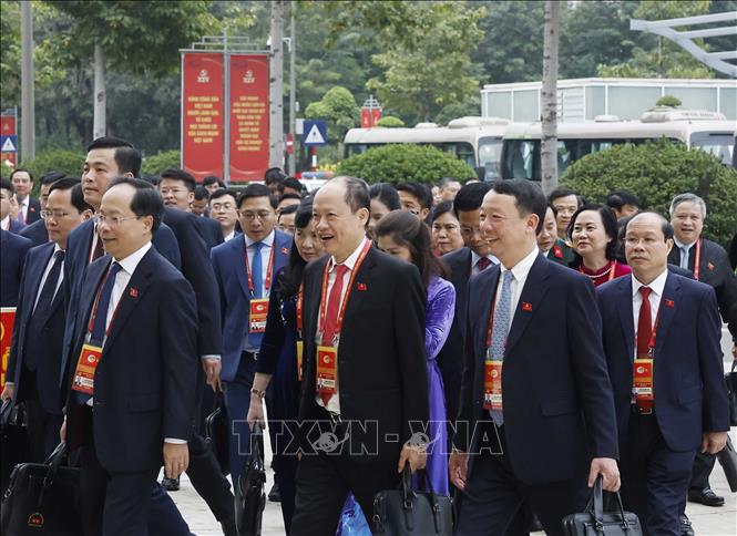 Các đại biểu đến dự phiên thảo luận tại hội trường về các văn kiện Đại hội. Ảnh: TTXVN