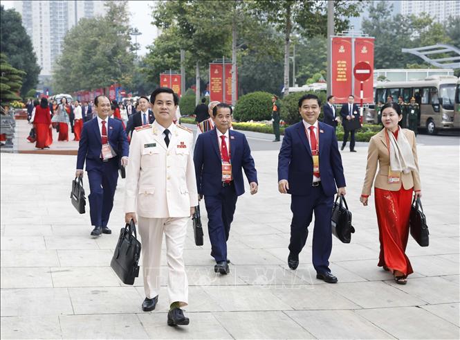 Các đại biểu đến dự phiên thảo luận tại hội trường về các văn kiện Đại hội. Ảnh: TTXVN