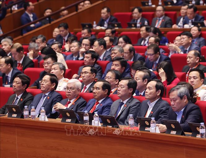 Đoàn đại biểu Đảng bộ Thành phố Hồ Chí Minh dự phiên thảo luận tại hội trường về các văn kiện Đại hội, sáng 21/1. Ảnh: TTXVN