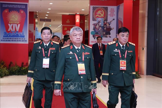 Đại biểu Đảng bộ Quân đội dự phiên thảo luận tại hội trường về các văn kiện Đại hội. Ảnh: TTXVN