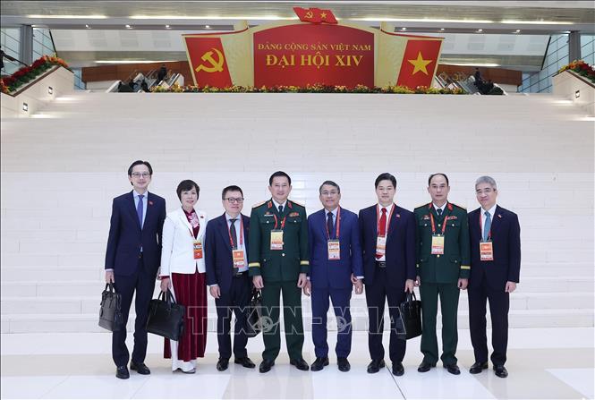 Các đại biểu đến dự phiên thảo luận tại hội trường về các văn kiện Đại hội. Ảnh: TTXVN