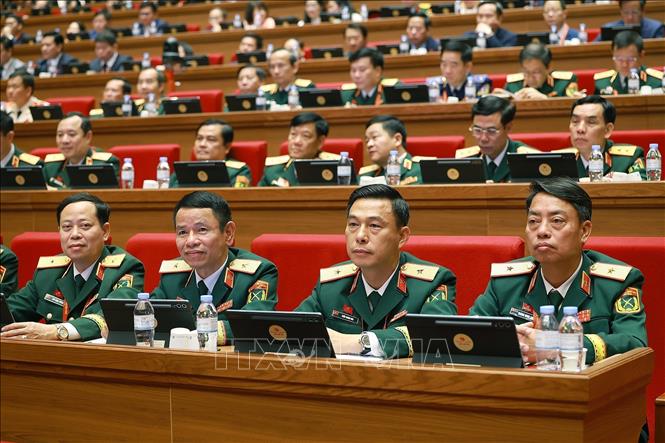 Đoàn đại biểu Đảng bộ Quân đội tham dự phiên thảo luận tại hội trường về các văn kiện Đại hội. Ảnh: TTXVN