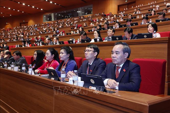 Đại biểu Đảng bộ tỉnh Khánh Hoà dự phiên thảo luận tại hội trường về các văn kiện Đại hội. Ảnh: TTXVN