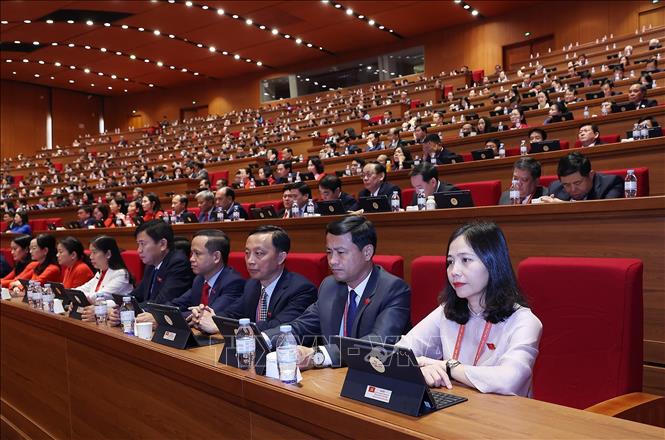 Đại biểu Đảng bộ tỉnh Quảng Trị dự phiên thảo luận tại hội trường về các văn kiện Đại hội. Ảnh: TTXVN