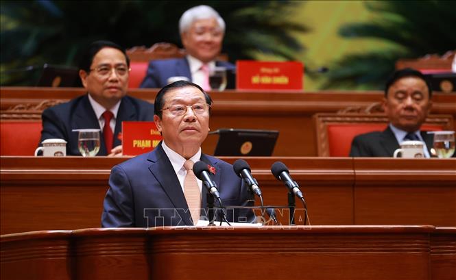 Đồng chí Lại Xuân Môn, Ủy viên Trung ương Đảng, Bí thư Đảng ủy, Phó Trưởng ban Thường trực Ban Tuyên giáo và Dân vận Trung ương, tham luận về vấn đề “Công tác chính trị, tư tưởng trong kỷ nguyên mới”. Ảnh: TTXVN