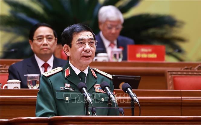 Đại tướng Phan Văn Giang, Ủy viên Bộ Chính trị, Phó Bí thư Quân ủy Trung ương, Bộ trưởng Bộ Quốc phòng, tham luận về vấn đề “Xây dựng Quân đội nhân dân cách mạng, chính quy, tinh nhuệ, hiện đại, làm nòng cốt xây dựng nền quốc phòng vững mạnh, hiện đại, gắn với nền an ninh nhân dân và thế trận lòng dân vững chắc”. Ảnh: TTXVN