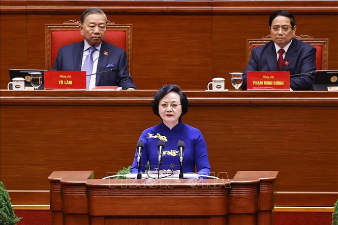 Đồng chí Phạm Thị Thanh Trà, Ủy viên Trung ương Đảng, Ủy viên Ban Thường vụ Đảng ủy Chính phủ, Phó Thủ tướng Chính phủ, tham luận về vấn đề: 