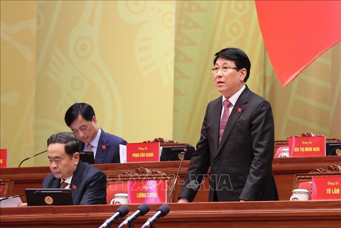 Politburo member and State President Luong Cuong chairs the discussion. VNA Photo