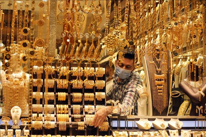 Vàng trang sức được bày bán tại cửa hàng ở Baghdad, Iraq. Ảnh: THX/TTXVN