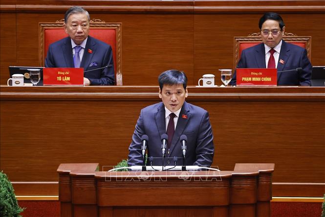 Đồng chí Nguyễn Thanh Bình, Phó Trưởng Ban Tổ chức Trung ương, tham luận về vấn đề “Xây dựng, hoàn thiện tổ chức bộ máy của hệ thống chính trị đáp ứng yêu cầu phát triển đất nước trong kỷ nguyên mới”. Ảnh: TTXVN