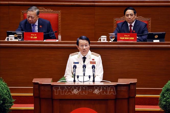 Luong Tam Quang, Politburo member, Secretary of the Central Public Security Party Committee, and Minister of Public Security, presents a speech on public security work. VNA Photo