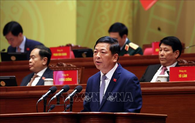 Đồng chí Trần Hồng Minh, Ủy viên Trung ương Đảng, Bí thư Đảng ủy, Bộ trưởng Bộ Xây dựng, tham luận về vấn đề “Đột phá mạnh mẽ phát triển kết cấu hạ tầng trong kỷ nguyên mới”. Ảnh: TTXVN