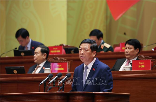 Đồng chí Trần Hồng Minh, Ủy viên Trung ương Đảng, Bí thư Đảng ủy, Bộ trưởng Bộ Xây dựng, tham luận về vấn đề “Đột phá mạnh mẽ phát triển kết cấu hạ tầng trong kỷ nguyên mới”. Ảnh: TTXVN