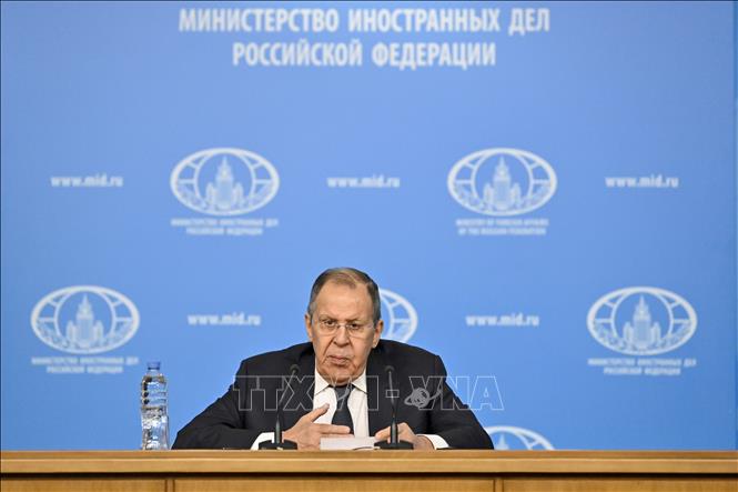 Về xung đột Ukraine, Ngoại trưởng Lavrov khẳng định Moskva chưa bao giờ thiếu thiện chí tìm kiếm giải pháp, đồng thời cho rằng Mỹ là quốc gia phương Tây duy nhất thừa nhận sự cần thiết phải giải quyết tận gốc các nguyên nhân của cuộc khủng hoảng. Ảnh: THX/TTXVN