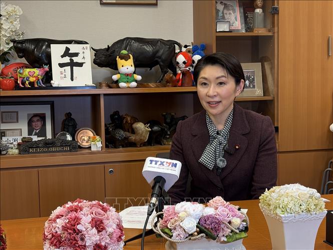 Chủ tịch Liên minh nghị sỹ hữu nghị Nhật - Việt Obuchi Yuko trả lời phỏng vấn của TTXVN. Ảnh: Xuân Giao - PV TTXVN tại Nhật Bản