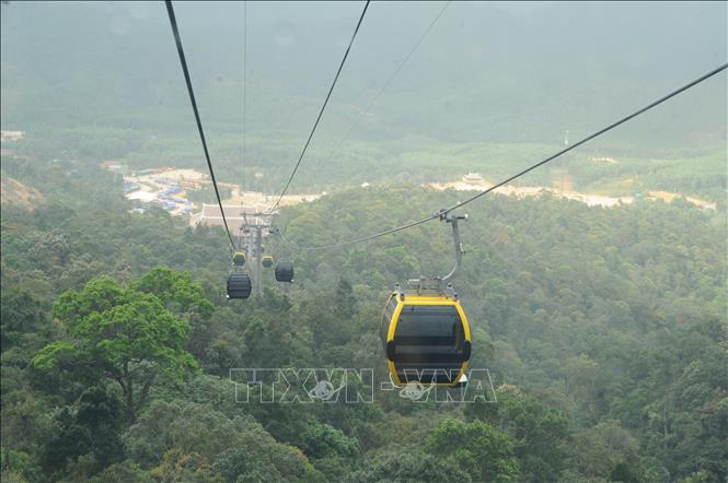 Hệ thống cáp treo lên chùa Thượng – Tây Yên Tử. Ảnh: Việt Hùng – TTXVN
