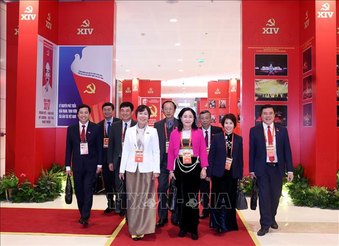 Các đại biểu đến dự phiên thảo luận tại hội trường về các văn kiện Đại hội, chiều 21/1. Ảnh: TTXVN