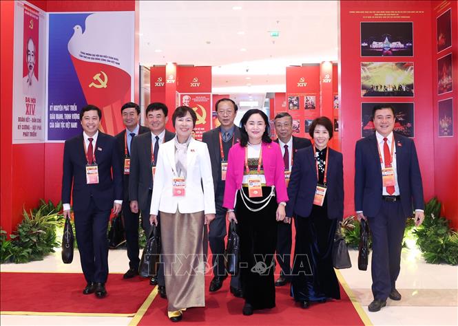 Các đại biểu đến dự phiên thảo luận tại hội trường về các văn kiện Đại hội, chiều 21/1. Ảnh: TTXVN