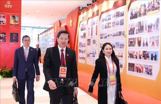 Các đại biểu đến dự phiên thảo luận tại hội trường về các văn kiện Đại hội, chiều 21/1. Ảnh: TTXVN