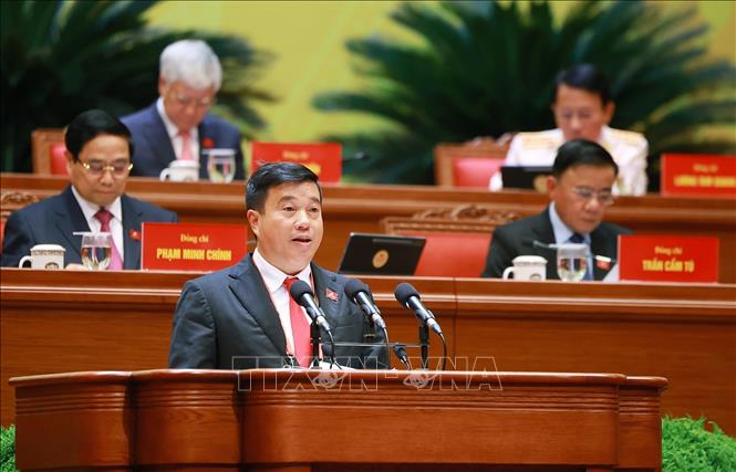 Đồng chí Y Thanh Hà Niê Kđăm, Ủy viên Trung ương Đảng, Bí thư Tỉnh ủy, Trưởng Đoàn đại biểu Quốc hội tỉnh Lâm Đồng, trình bày tham luận: “Củng cố hệ thống chính trị vùng đồng bào dân tộc thiểu số, tăng cường niềm tin của Nhân dân với Đảng”. Ảnh: TTXVN