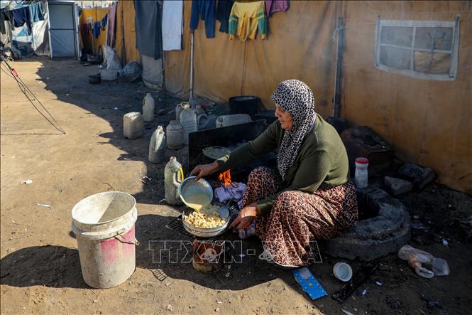 Người dân tại trại tị nạn ở Gaza. Ảnh: THX/TTXVN