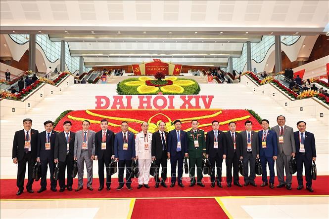 Các đại biểu đến dự phiên thảo luận tại hội trường về các văn kiện Đại hội, chiều 21/1. Ảnh: TTXVN

