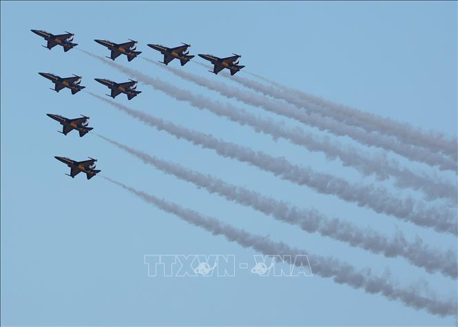 Đội bay biểu diễn Black Eagles của Không quân Hàn Quốc trình diễn tại căn cứ không quân Seoul ở Seongnam ngày 17/10/2025. Ảnh: Yonhap/TTXVN