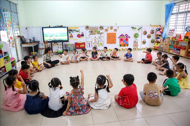 Trẻ mầm non được chăm sóc, nuôi dưỡng trong môi trường lớp học an toàn, thân thiện tại một cơ sở giáo dục mầm non trên địa bàn tỉnh Tây Ninh. Ảnh: Giang Phương – TTXVN