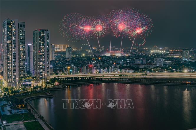 Màn pháo hoa tổng duyệt bắn pháo hoa chào mừng Đại hội đại biểu toàn quốc lần thứ XIV của Đảng. Ảnh: Phạm Tuấn Anh - TTXVN