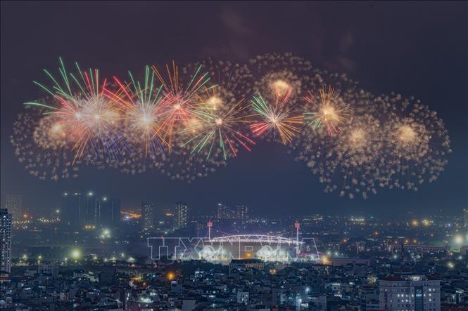 Màn pháo hoa tổng duyệt bắn pháo hoa chào mừng Đại hội đại biểu toàn quốc lần thứ XIV của Đảng. Ảnh: Lê Đông - TTXVN