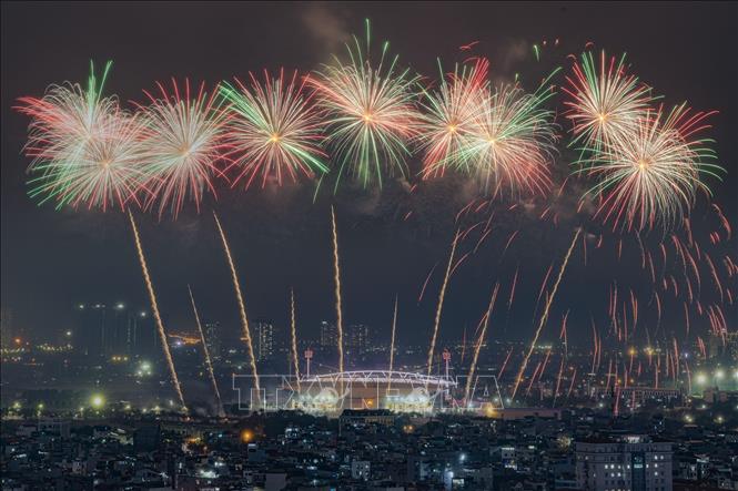 Màn pháo hoa tổng duyệt bắn pháo hoa chào mừng Đại hội đại biểu toàn quốc lần thứ XIV của Đảng. Ảnh: Lê Đông - TTXVN