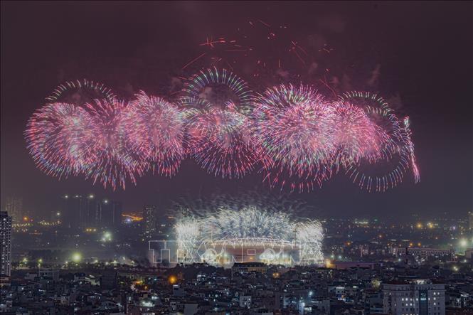 Màn pháo hoa tổng duyệt bắn pháo hoa chào mừng Đại hội đại biểu toàn quốc lần thứ XIV của Đảng. Ảnh: Lê Đông - TTXVN