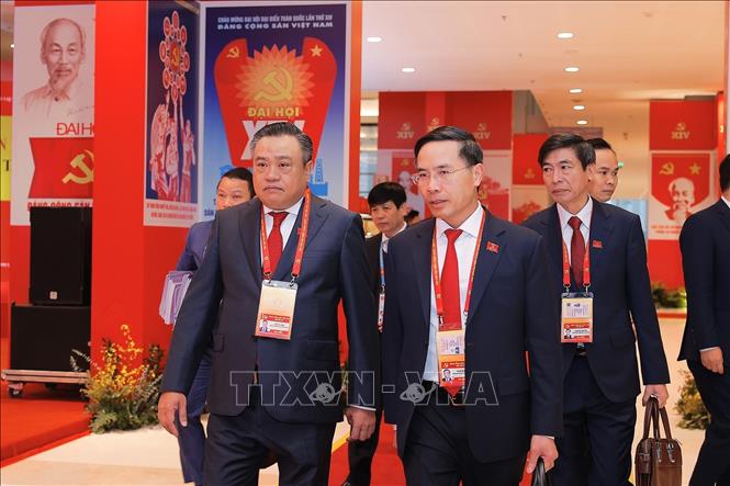 Các đại biểu đến dự ngày làm việc chính thức thứ ba Đại hội XIV của Đảng, sáng 22/1. Ảnh: TTXVN